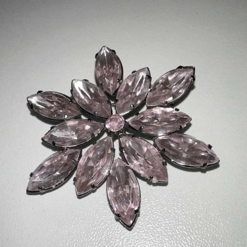 Vintage Pink Marquise Rhinestone Sunburst Brooch Gunmetal Tone‎ Flower Pin J-01